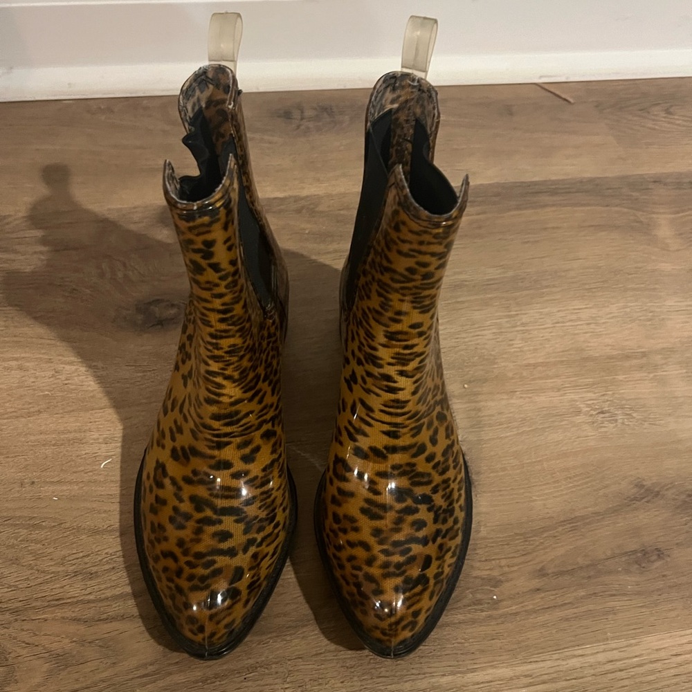 Jeffrey Campbell Leopard Print Rubber Short Pointed Toe Rain Boots. Size 6.